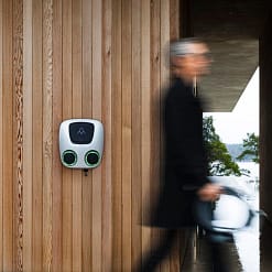 Charge Amps Aura | 2 x 22 kW | Type 2 | sähköauton latausasema